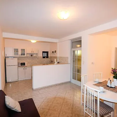 Apartman With A Parking Space - 15814