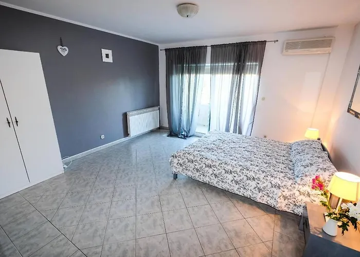 With A Parking Space - 15814